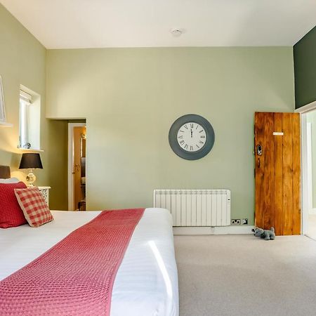 Broadrock Accommodation - Clock Cottage Chepstow Exterior foto