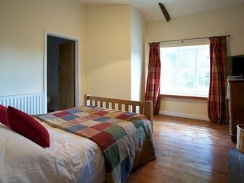 Broadrock Accommodation - Clock Cottage Chepstow Exterior foto